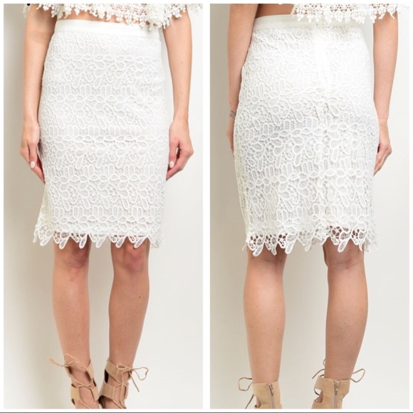 Dresses & Skirts - ❤️Super Cute Off White Crochet Skirt❤️